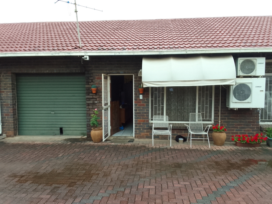 2 Bedroom Property for Sale in Lower Bo-dorp North West